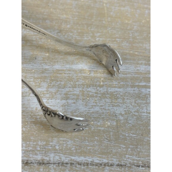 Silver Plate Sugar Tongs 1881 Rogers - Picture 3 of 8